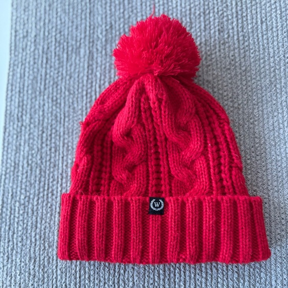 Vintage Red Cable Knit Beanie Winter Hat with Large Pom - Picture 6 of 6